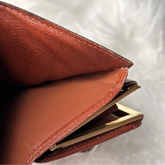 Louis Vuitton Kiss Lock Wallet - Picture 12 of 14